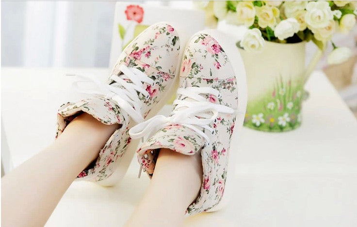 FLORAL PRINT MID-TOP SNEAKER