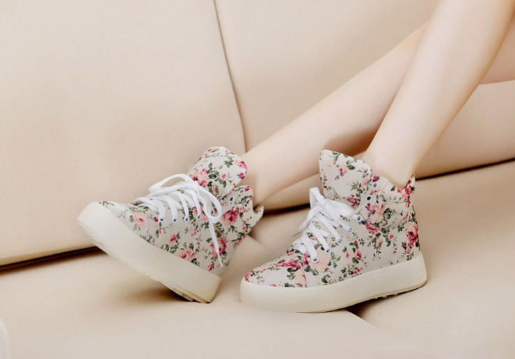 FLORAL PRINT MID-TOP SNEAKER