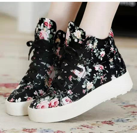 FLORAL PRINT MID-TOP SNEAKER