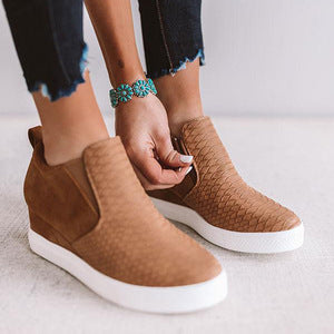 HEEL ZIPPER MID-TOP SNEAKER