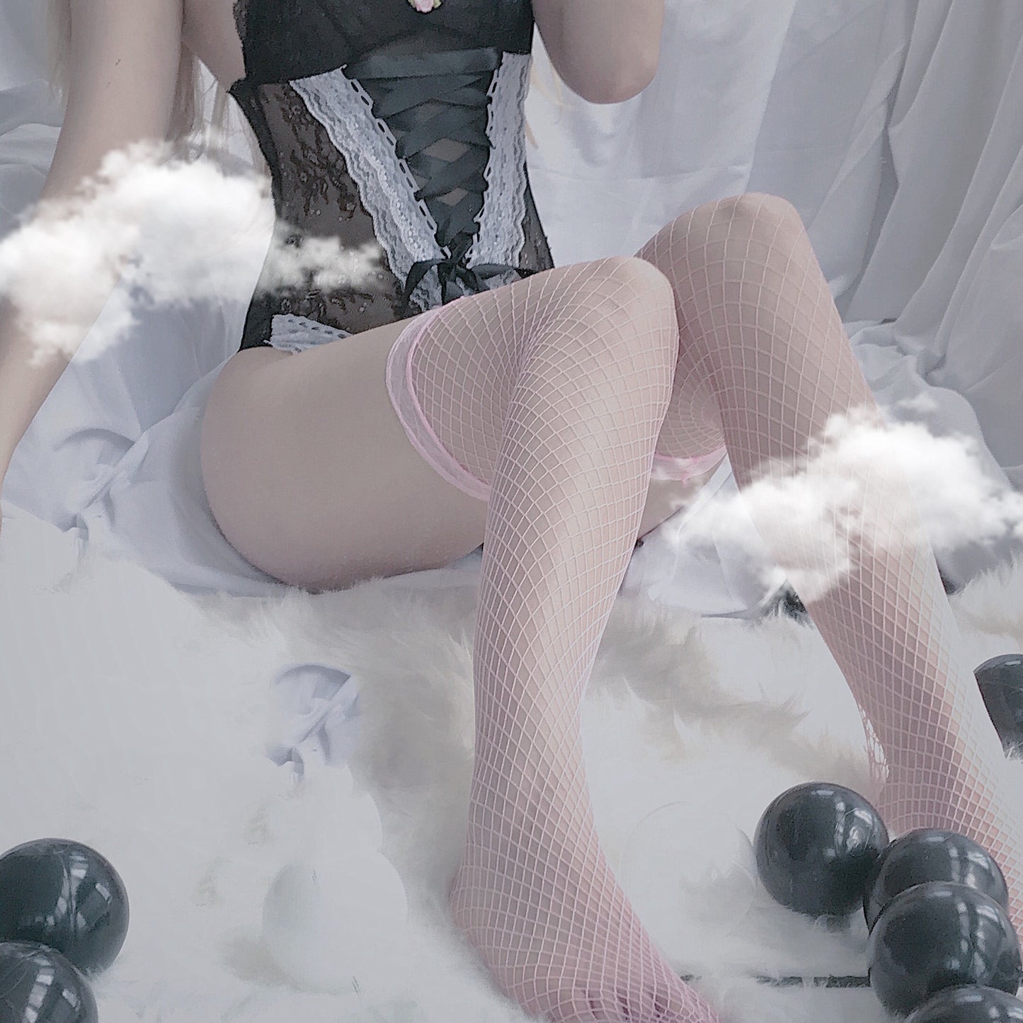 FISHNET THIGH-HIGH SOCKS
