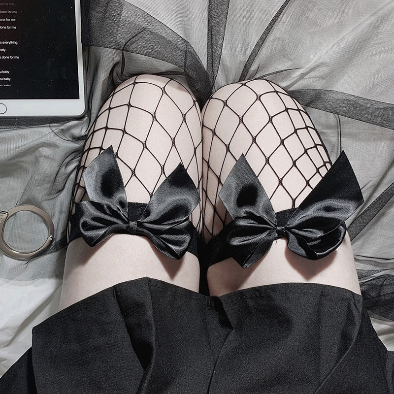 FISHNET THIGH-HIGH STOCKINGS
