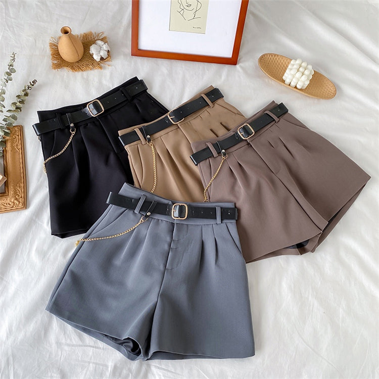 CHAIN BELTED SHORTS